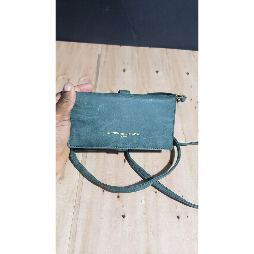 Adrienne Vittadini Studio Phone Wallet  Crossbody Green EUC